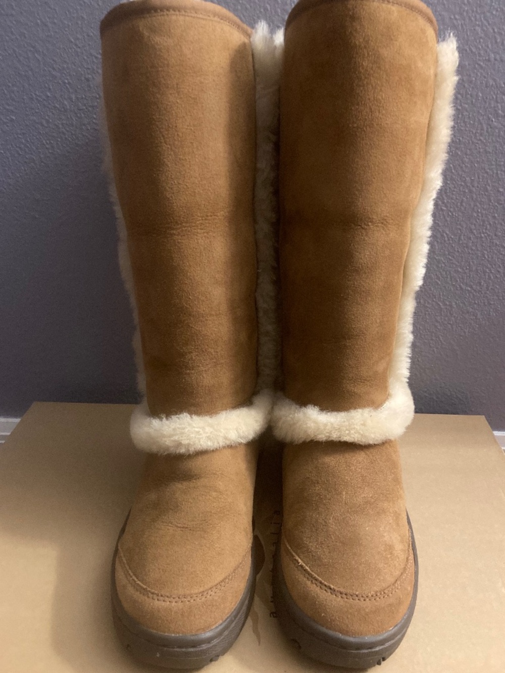 Ugg Sunburst tall genuine sheepskin boots size 7 pre owned